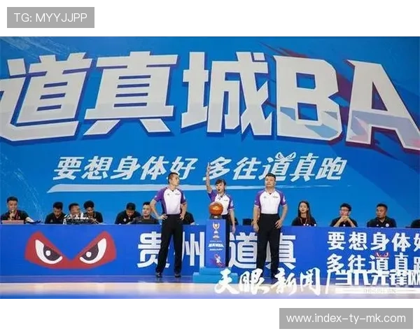 道真体育公园篮球馆气氛热烈,球迷欢呼声响彻全场 道真体育公园篮球馆气氛热烈,球迷欢呼声响彻全场