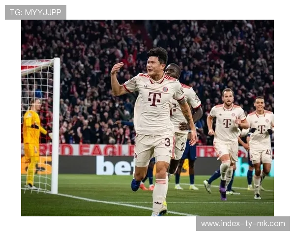 金玟哉头球中柱，运气不佳未能进球