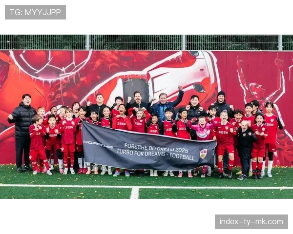 德甲俱乐部联合举办“足球无障碍”活动，服务残疾球迷群体